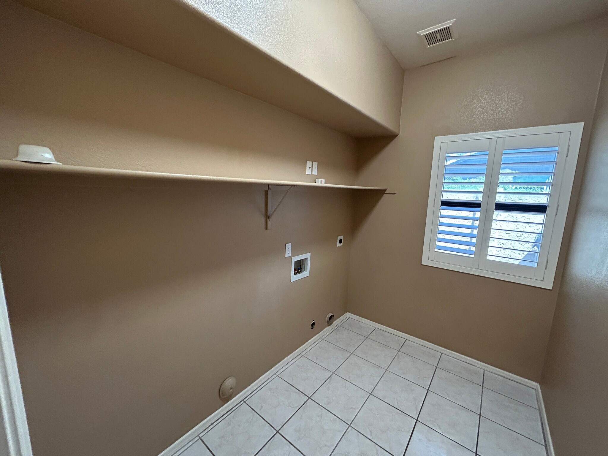 Building Photo - 4334 E Anderson Dr