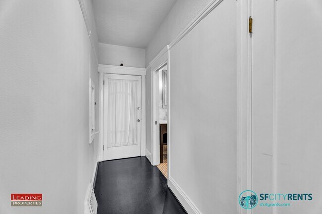 Building Photo - Noe Valley: Top Floor Condo w/ City Views, Garage Parking & W/D in unit