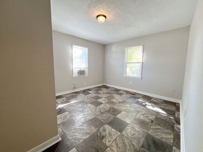 Building Photo - Single-Family Home Downtown--No Breed Restrictions!