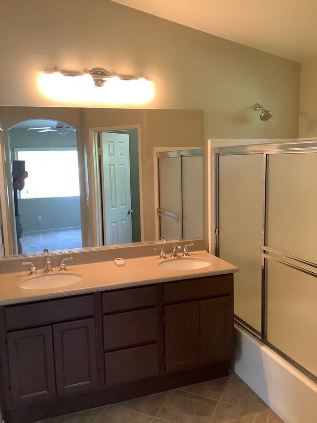 Building Photo - 2 Bedroom Townhome in the Canterra Community of Scripps Ranch