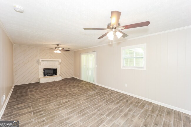 Building Photo - 9194 Greenwood Dr