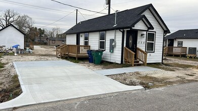 Building Photo - 308 Marshall Alley