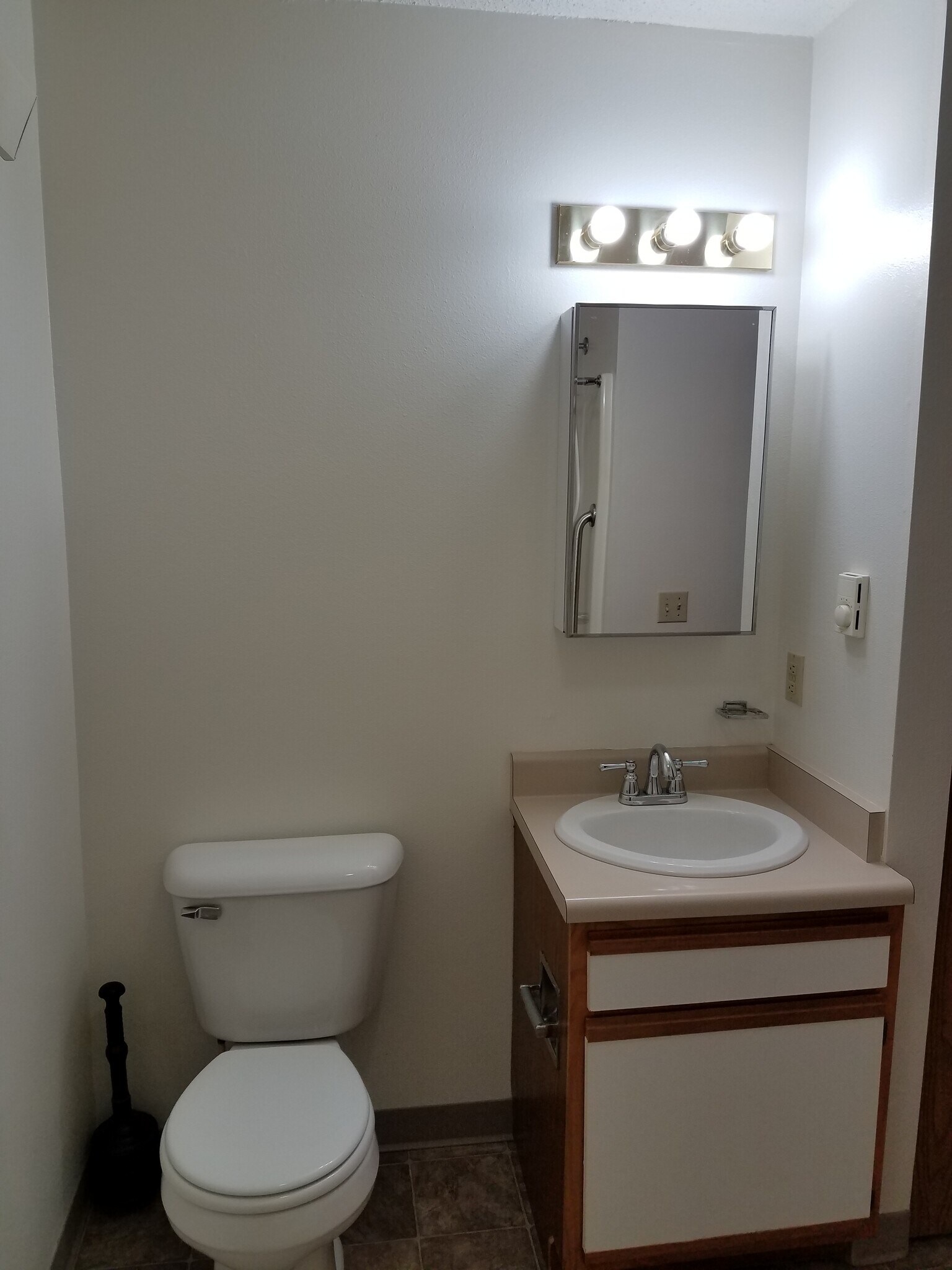 Building Photo - 1749 Lynx Ave