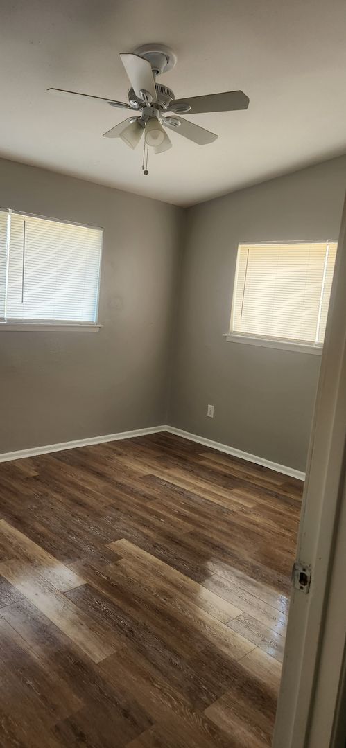 Building Photo - Vintage 2 Bedroom