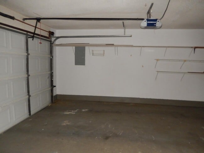 Building Photo - 740 Red Fern Rd