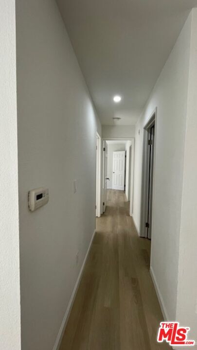 Building Photo - 545 S Manhattan Pl