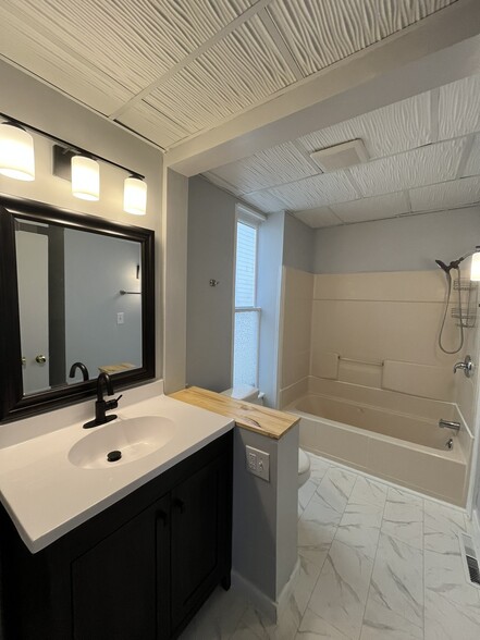 Building Photo - 1227 E Chestnut St