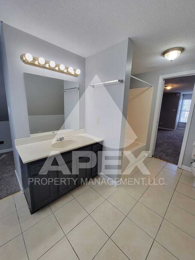 Building Photo - 3 Bd - 2 Ba Single Family Home in North Knoxville - Fountain City!