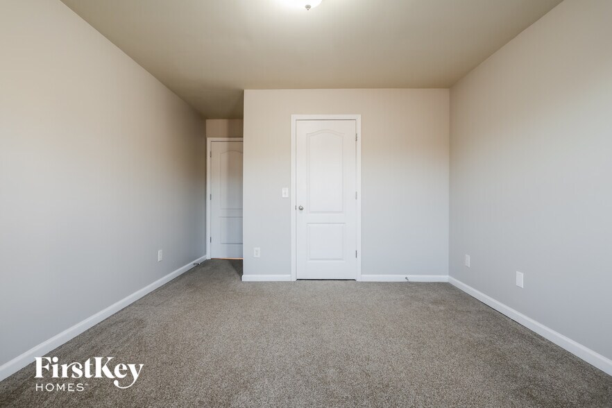 Building Photo - 6732 Carriage Walk Ln