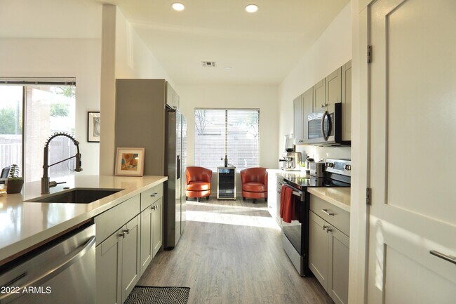 Building Photo - 4726 E Chisum Trail