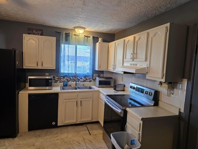 Building Photo - 7006 Finchley Dr