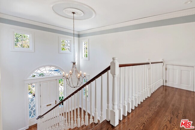 Building Photo - 360 Alma Real Dr