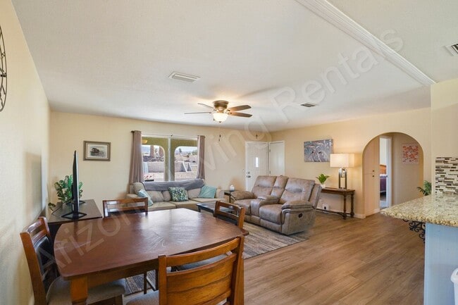 Building Photo - FURNISHED 2bd 2ba HOME