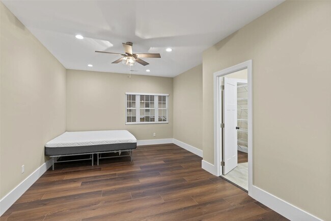 Building Photo - 5424 Delmar Ct