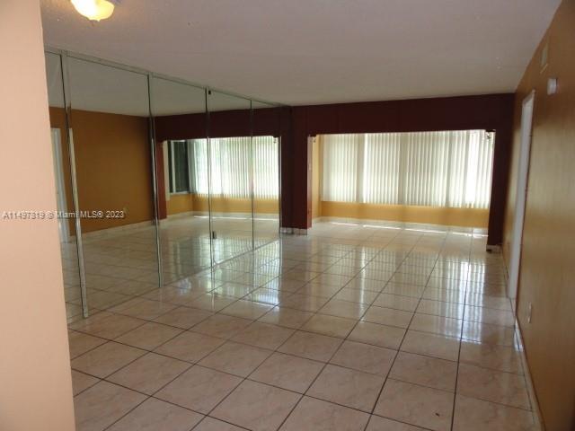 Building Photo - 120 Royal Palm Rd