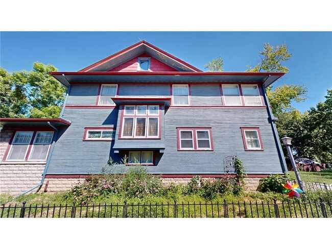 Building Photo - 216 Litchfield Ave SE