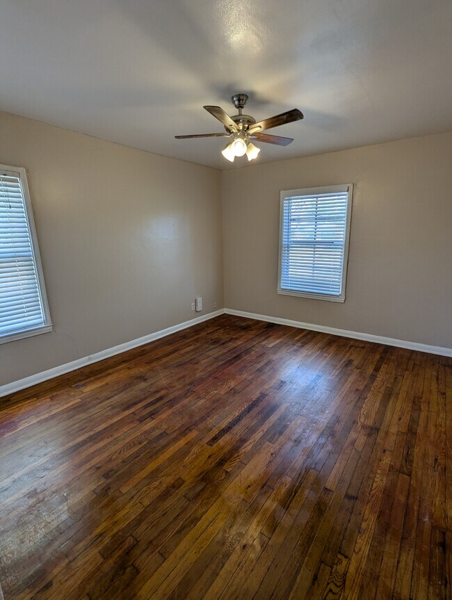 Building Photo - 5321 Howard St