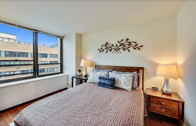 Building Photo - Goldcoast 1b1b Apartment Available