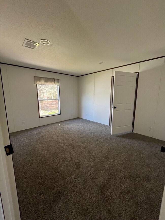 Building Photo - Blandford Living 2