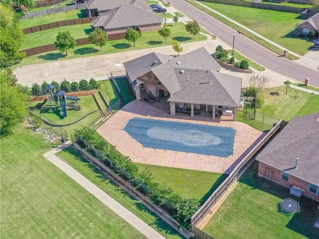 Building Photo - Edmond home with Storm Shelter