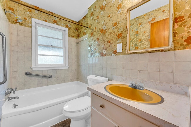 Building Photo - 1171 Hilltop Dr