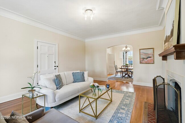 Building Photo - 3319 Pine St