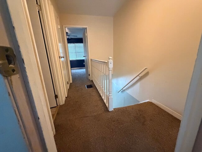 Building Photo - Great 3 bed 2.5 Bath on South Side of Bloomington!