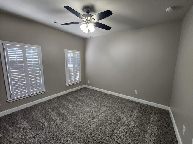 Building Photo - 4045 Brookview Dr