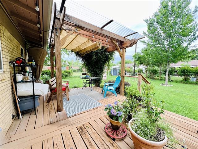 Building Photo - 310 W 15th St