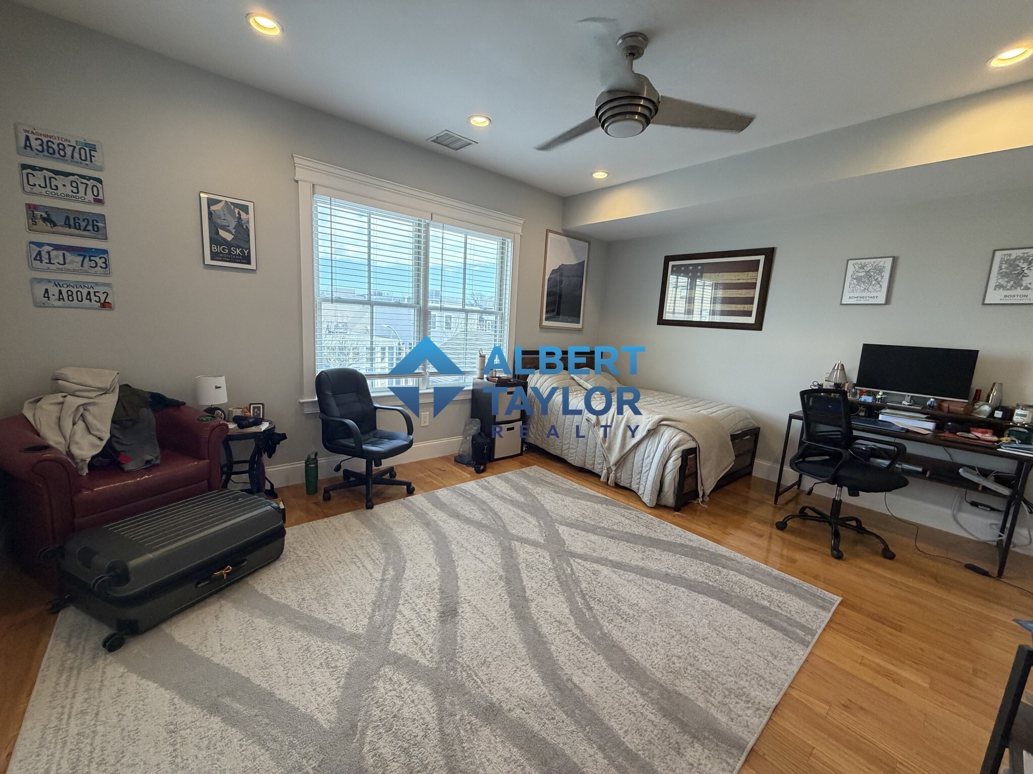 Building Photo - 632 E 2nd St