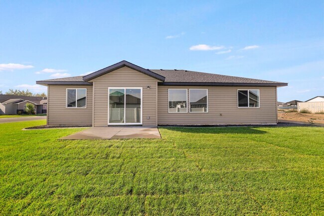 Building Photo - 392 Rock Dove Loop