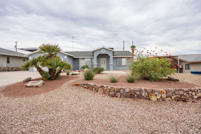 Building Photo - 3 BEDROOM 2 BATH 2 CAR GARAGE POOL HOME W/...