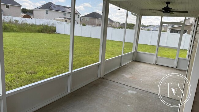 Building Photo - 639 Red Oak Ln