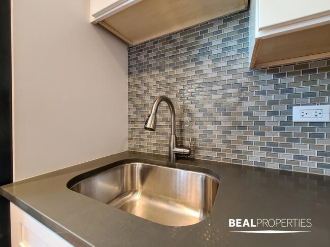 Building Photo - 0 bedroom in CHICAGO IL 60647