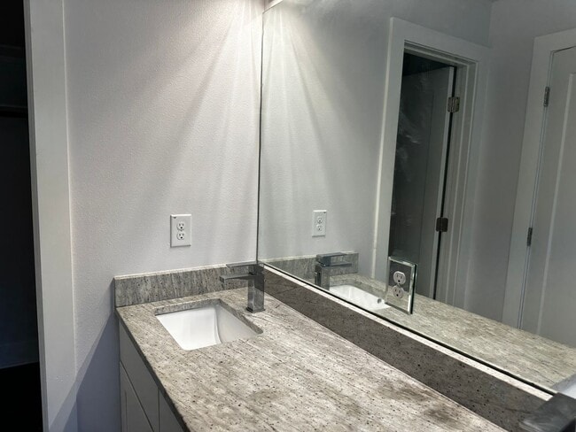 Building Photo - TX-AUS-113DEN