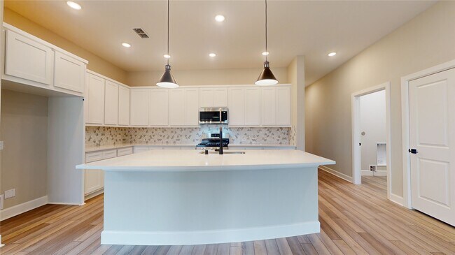 Building Photo - 122 Hazelnut Dr