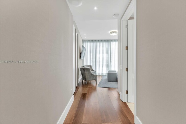 Building Photo - 18555 Collins Ave