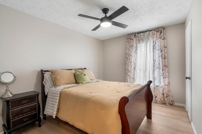 Building Photo - 408 Sycamore Ln