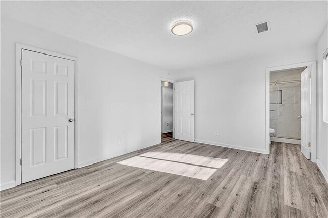 Building Photo - 3959 Wood Path Dr