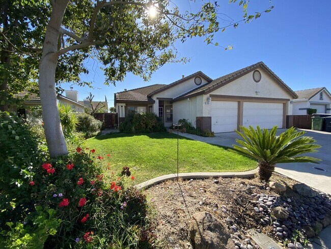 Building Photo - Charming Single-Story Home in Tracy — Across from the Park!