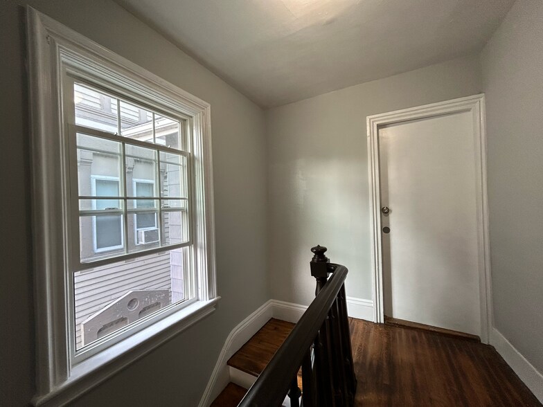 Building Photo - 18 Bowdoin St