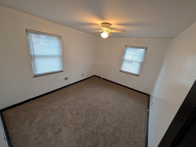 Building Photo - 722 Kenwick Rd