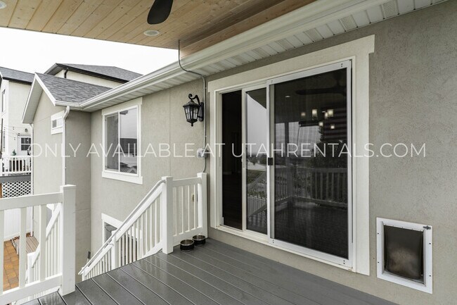 Building Photo - 4143 N Fairfield Dr