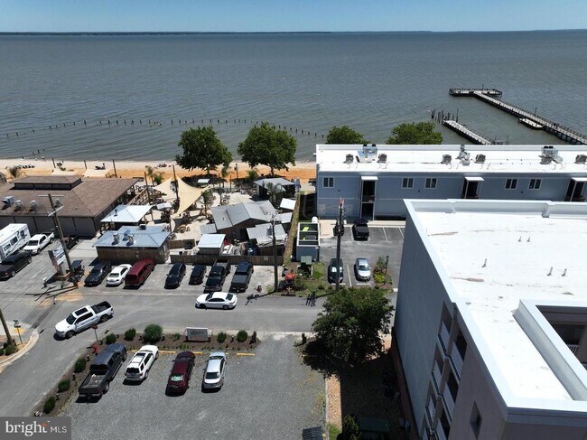 Building Photo - 103 N Irving Ave