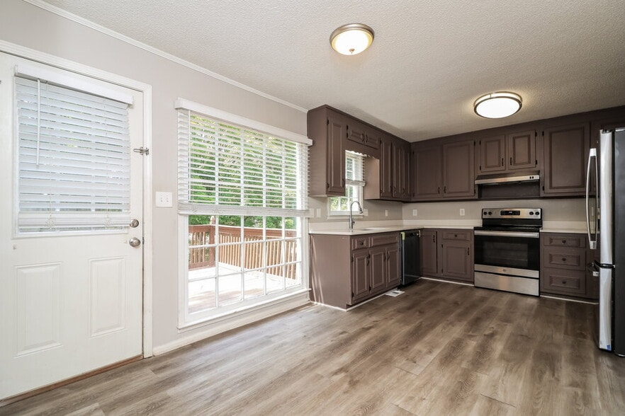 Building Photo - 2981 Sutton Dr SW