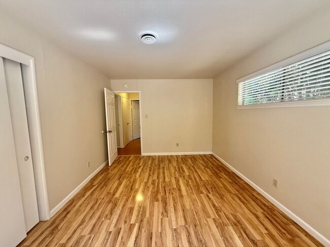 Building Photo - 604 Radcliffe Dr