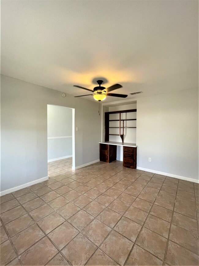 Building Photo - 131 Dennis Dr