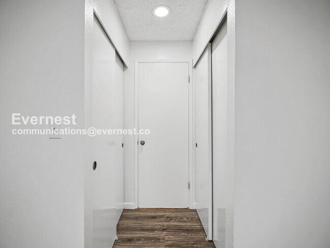 Building Photo - 9398 Redmond - Woodinville Rd NE