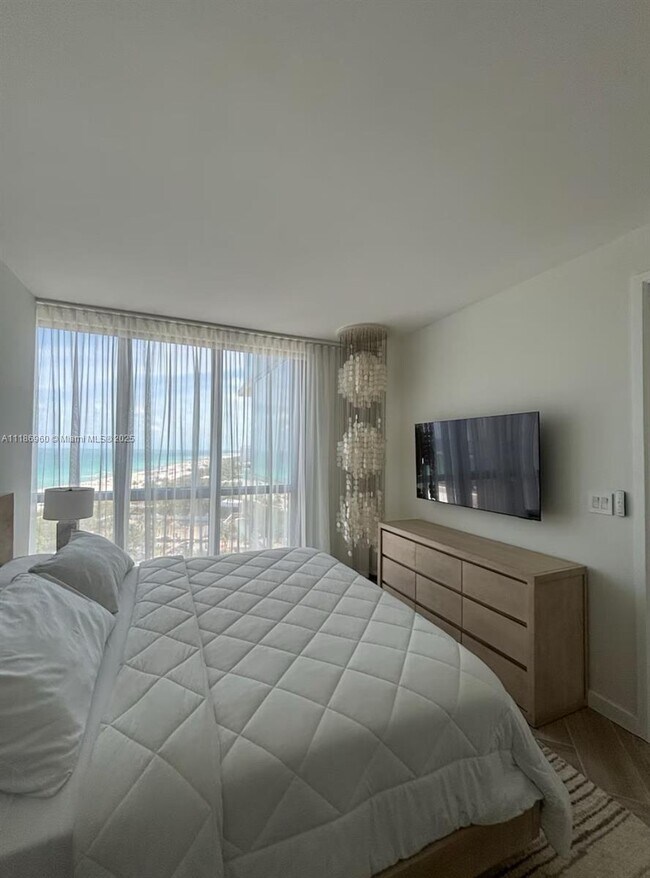 Building Photo - 2201 Collins Ave