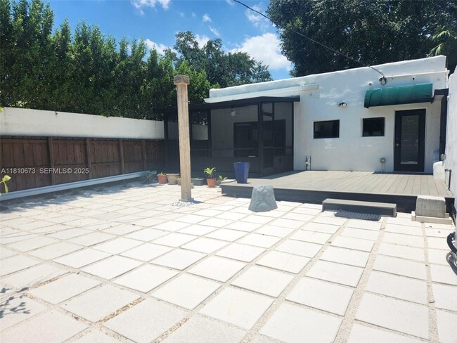 Building Photo - 241 Palmetto Dr